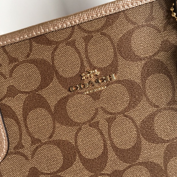 CITY ZIP TOTE IN SIGNATURE CANVAS - Picture 2 of 7